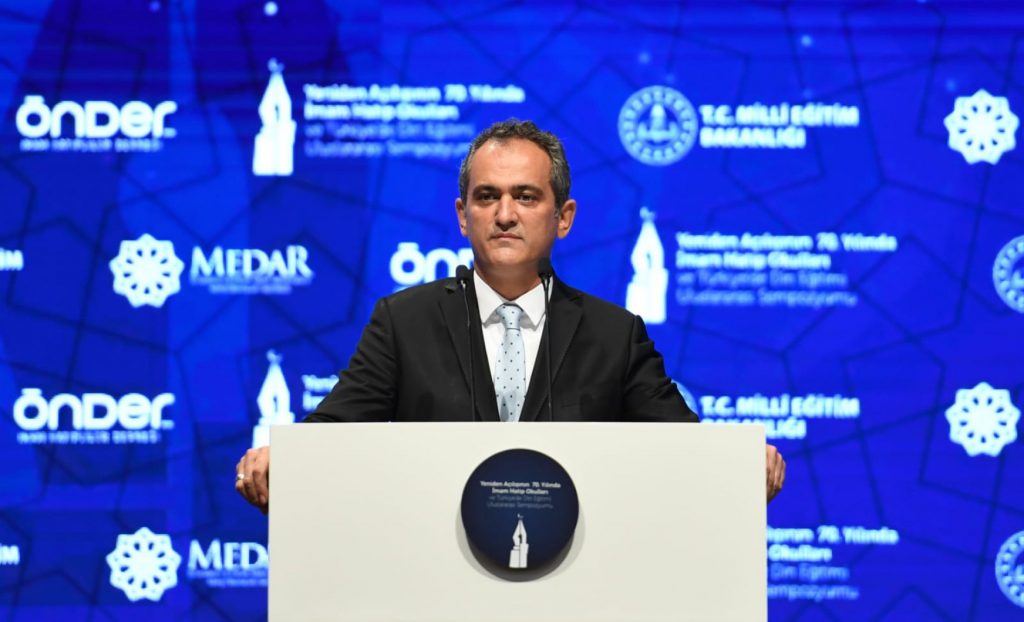 Cumhurbaşkanı Erdoğan: “İmam hatiplerin fetret devrini biz sonlandırdık”