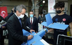 Bakan Özer: “Mesleki eğitim merkezlerine devam eden öğrencilerin ücretleri devlet tarafından karşılanacak”