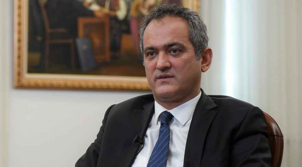 Bakan ÖZER’in Öğretmenlik Meslek Kanunu Hakkındaki Eleştirilere Cevabı